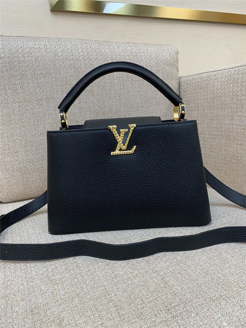 Louis Vuitton M24673 Capucines size:31 x 20 x 11cm 2025 new 